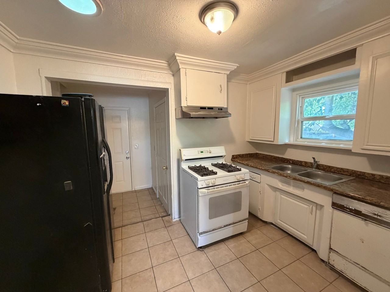 2622 Gary Way - Photo 5 of 10