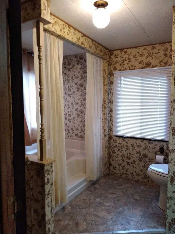 143 Temple St - Photo 3 of 19