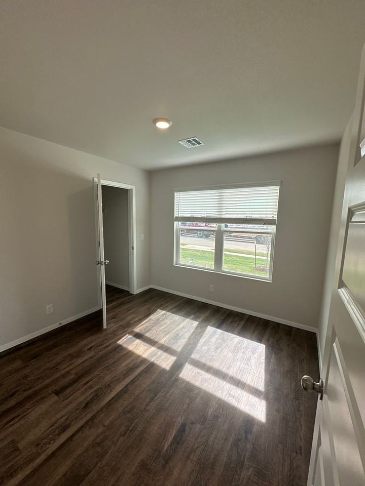 1212 E Gary St - Photo 6 of 19