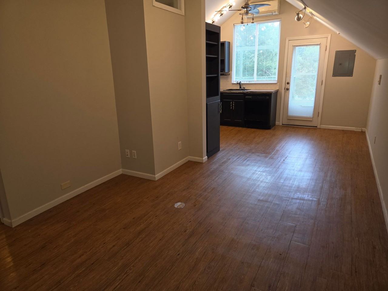 604 Florence Ave - Photo 4 of 11