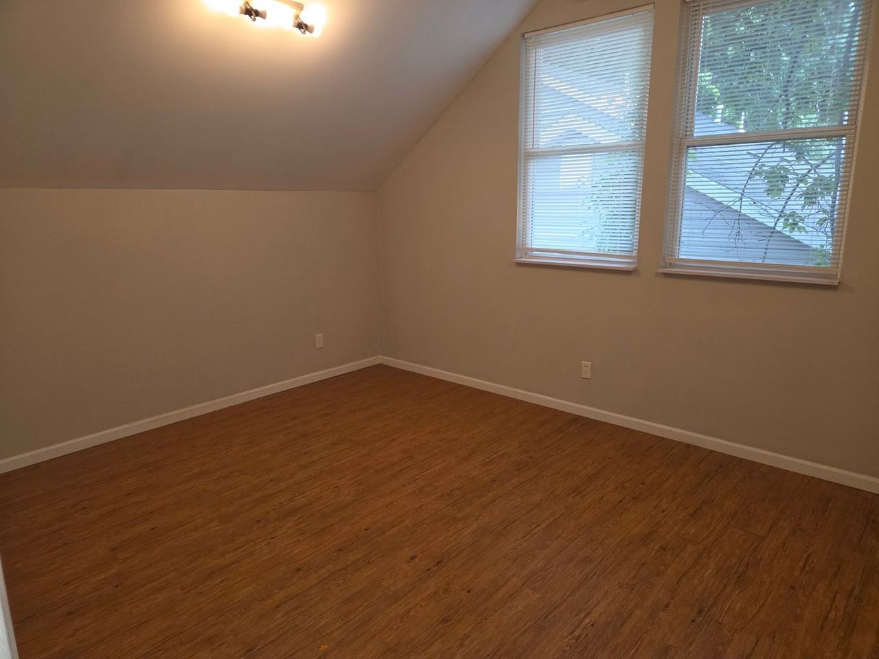604 Florence Ave - Photo 7 of 11