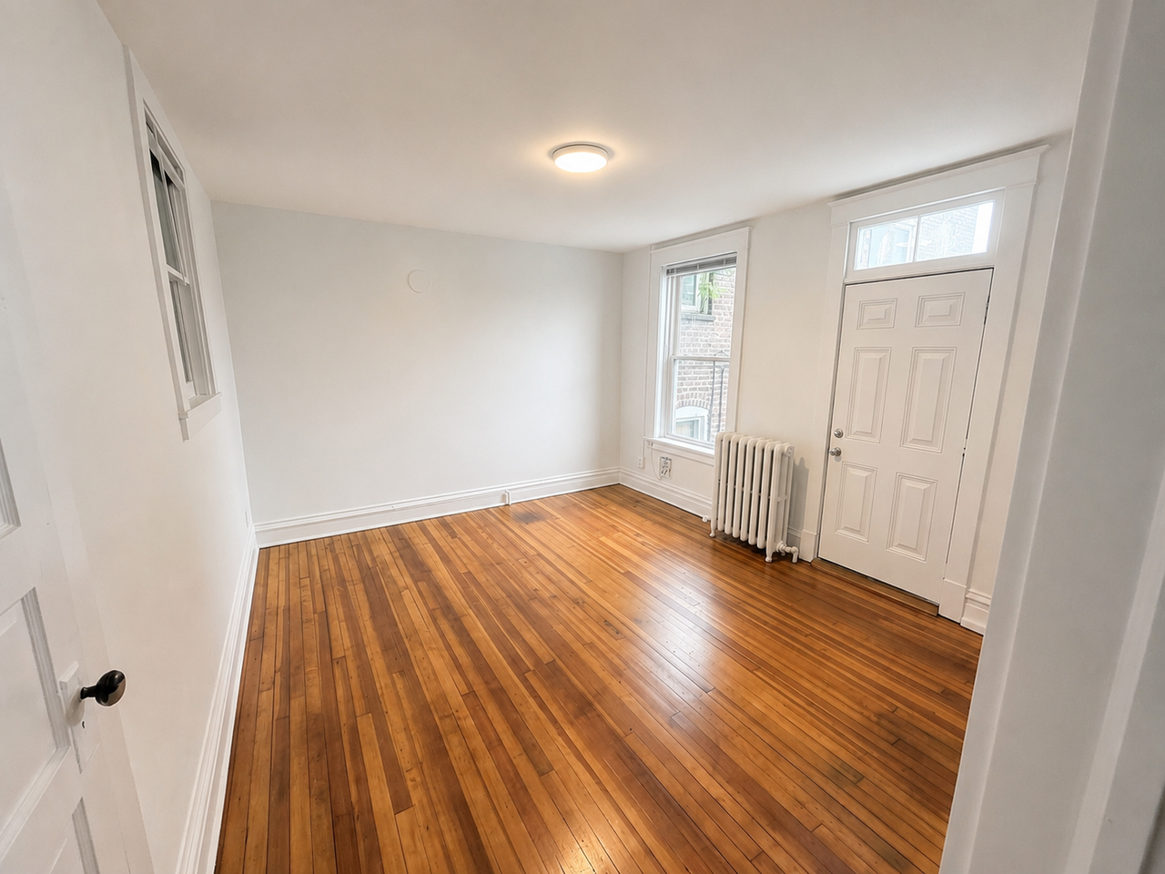 707 Warren St - Photo 3 of 9