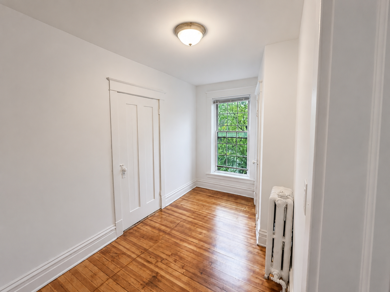 707 Warren St - Photo 4 of 9
