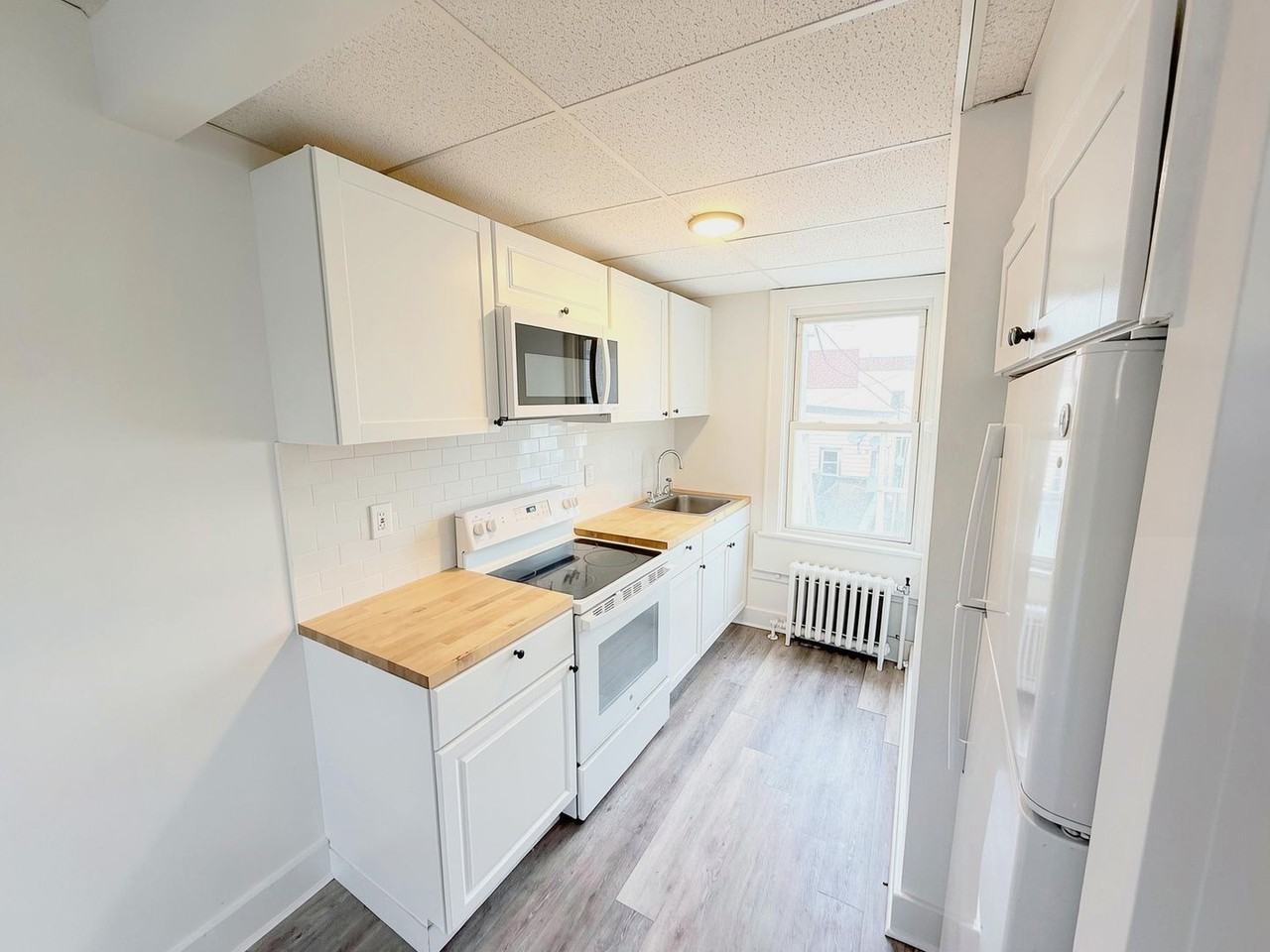 720 Warren St - Photo 3 of 9