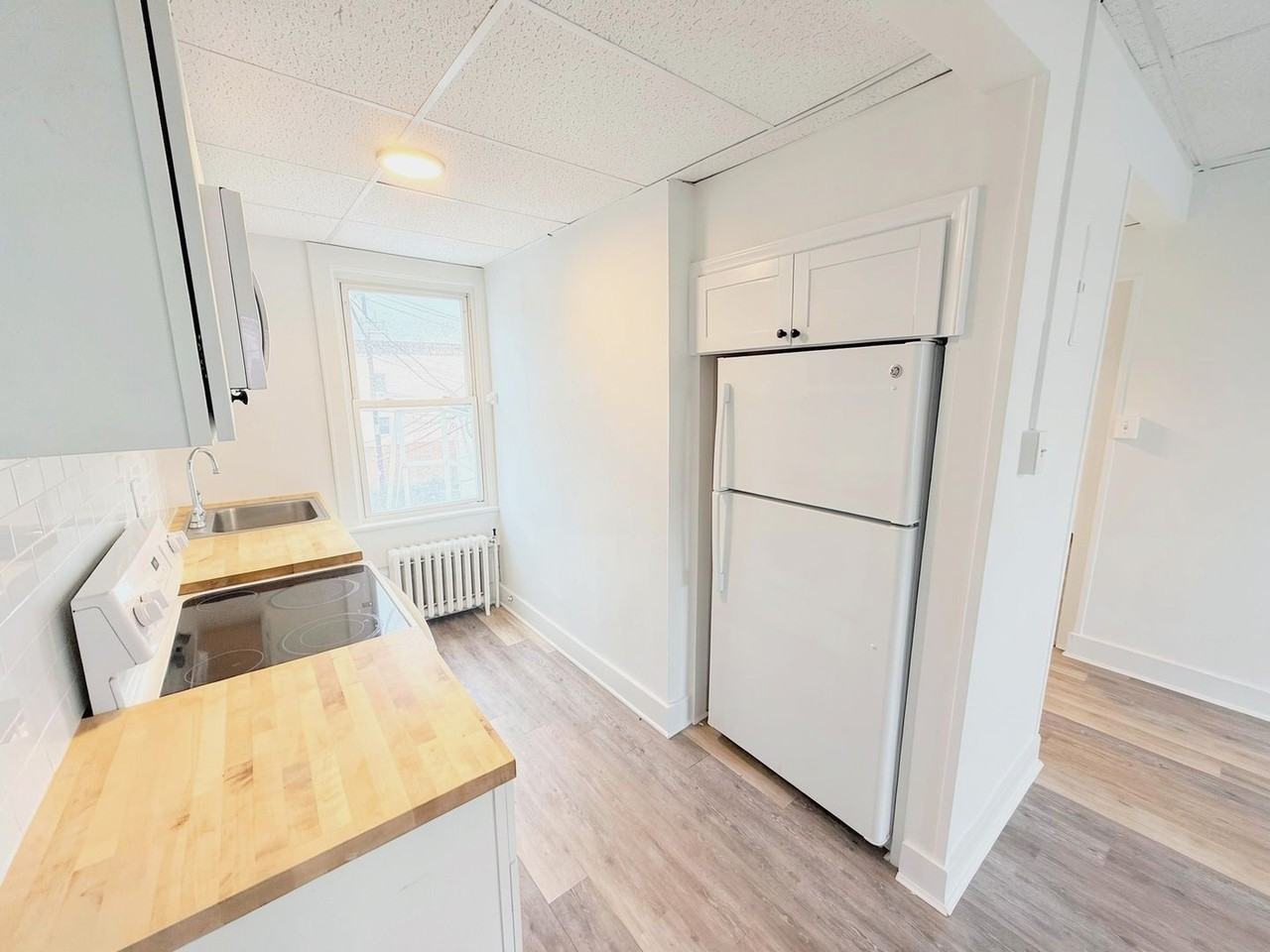 720 Warren St - Photo 4 of 9