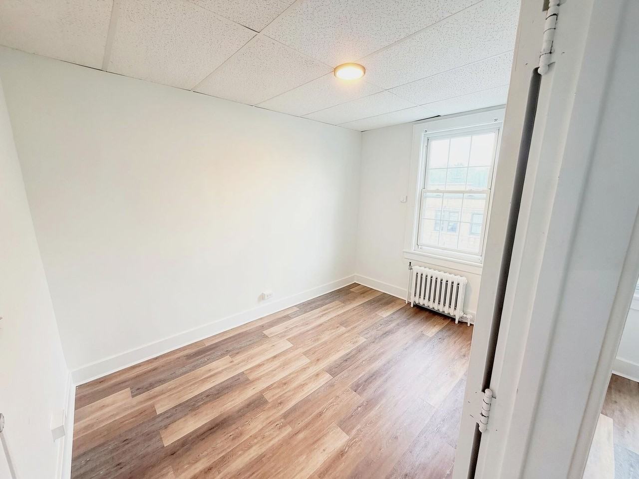 720 Warren St - Photo 6 of 9
