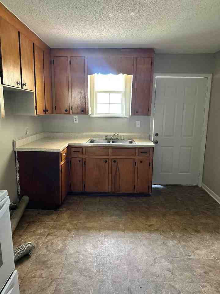 63 Groner St - Photo 2 of 20