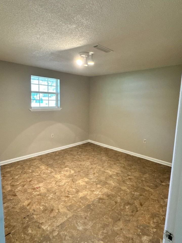 63 Groner St - Photo 5 of 20