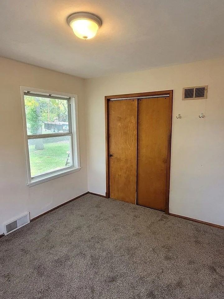 1626 Anthony St - Photo 6 of 9