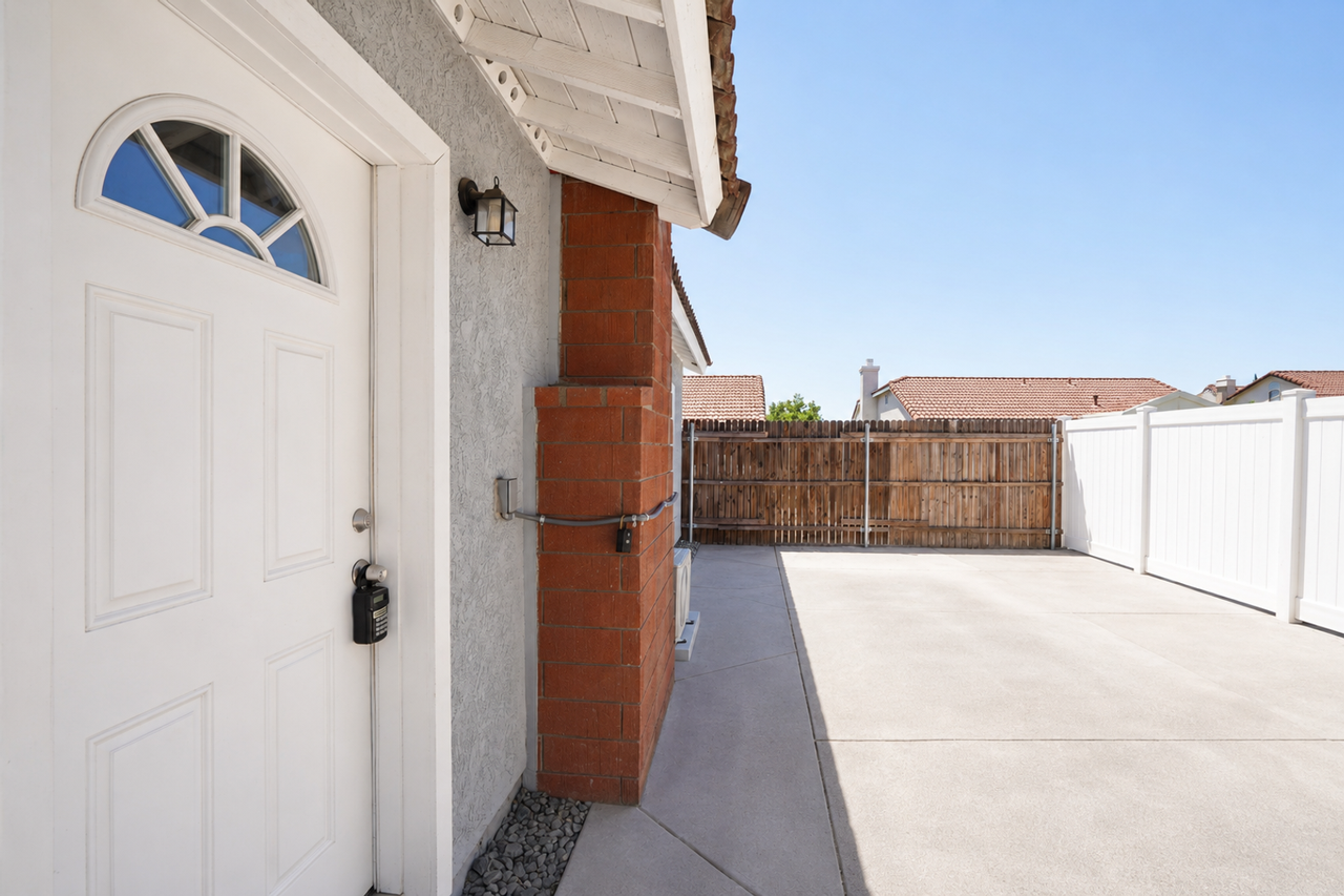 12549 Lasselle St - Photo 2 of 18