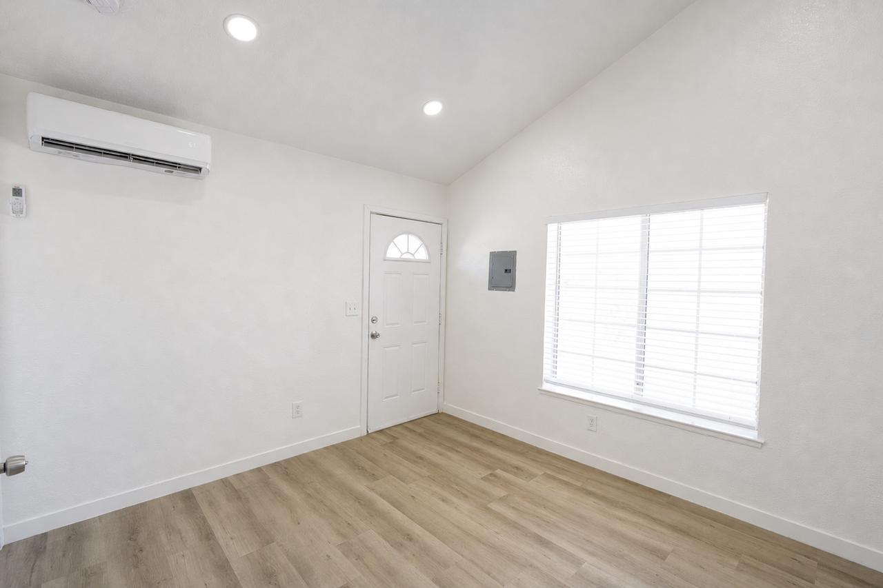 12549 Lasselle St - Photo 5 of 18