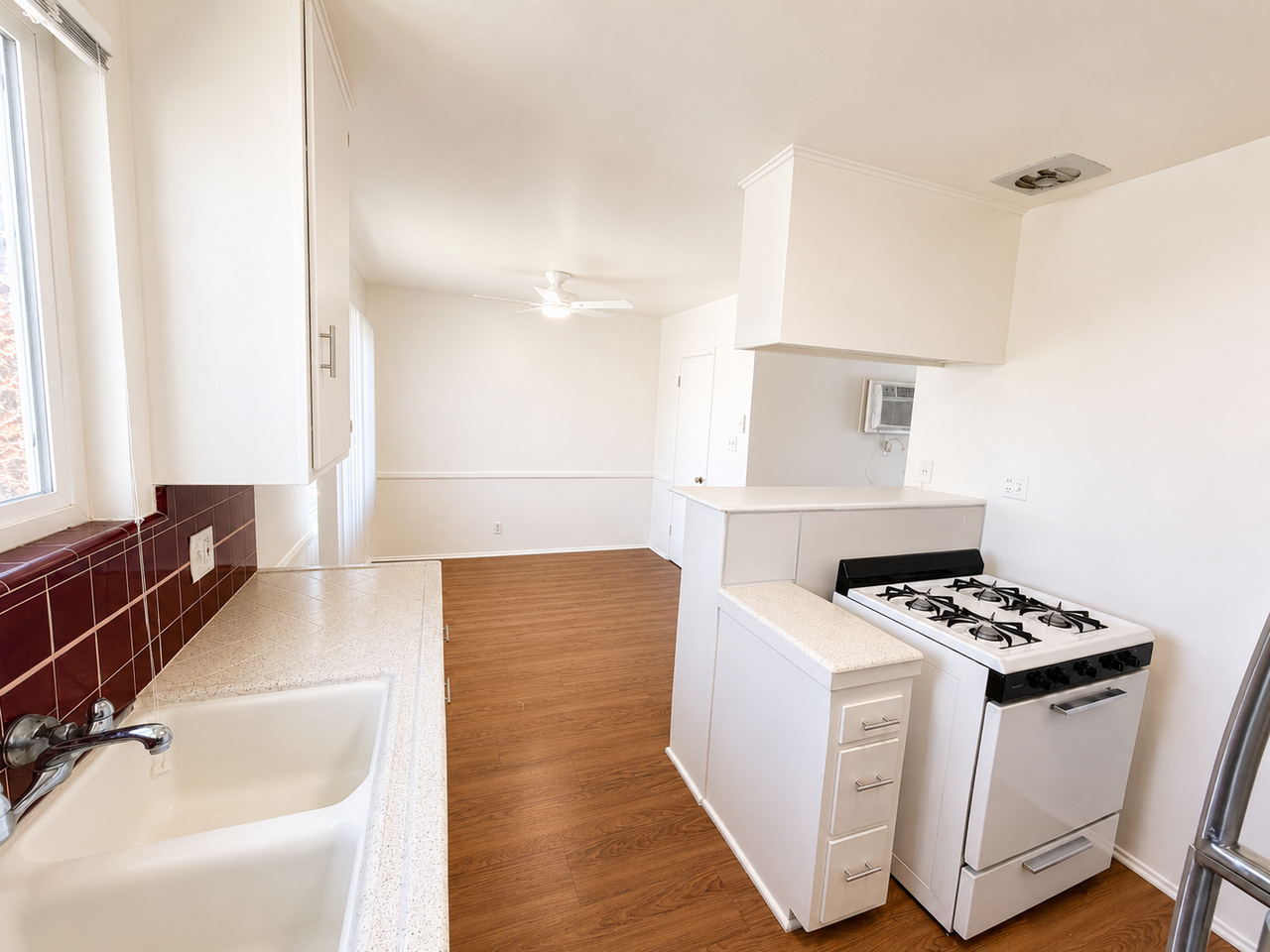 Camarillo 10250 - Photo 4 of 10