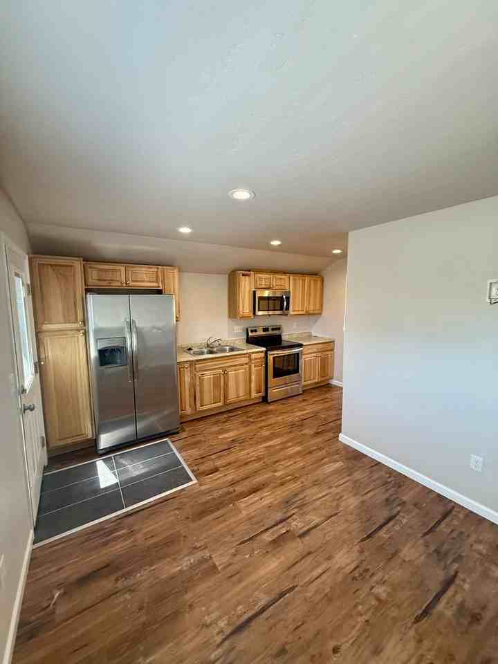 1104 Kane St - Photo 7 of 12