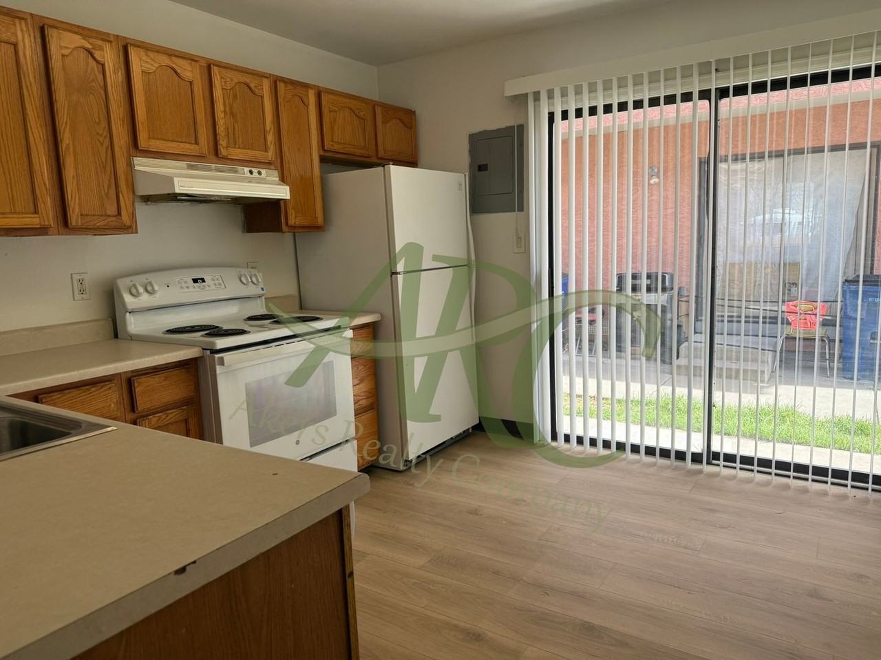 1401 E 19th St - Photo 4 of 12