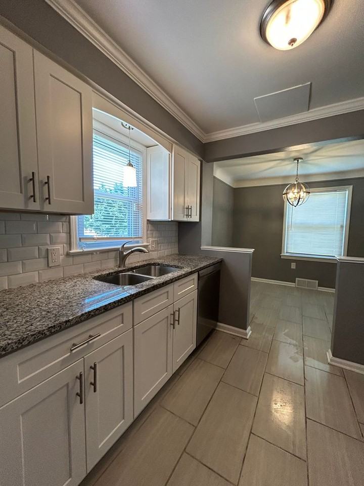 4126 Hinsdale Rd - Photo 2 of 50