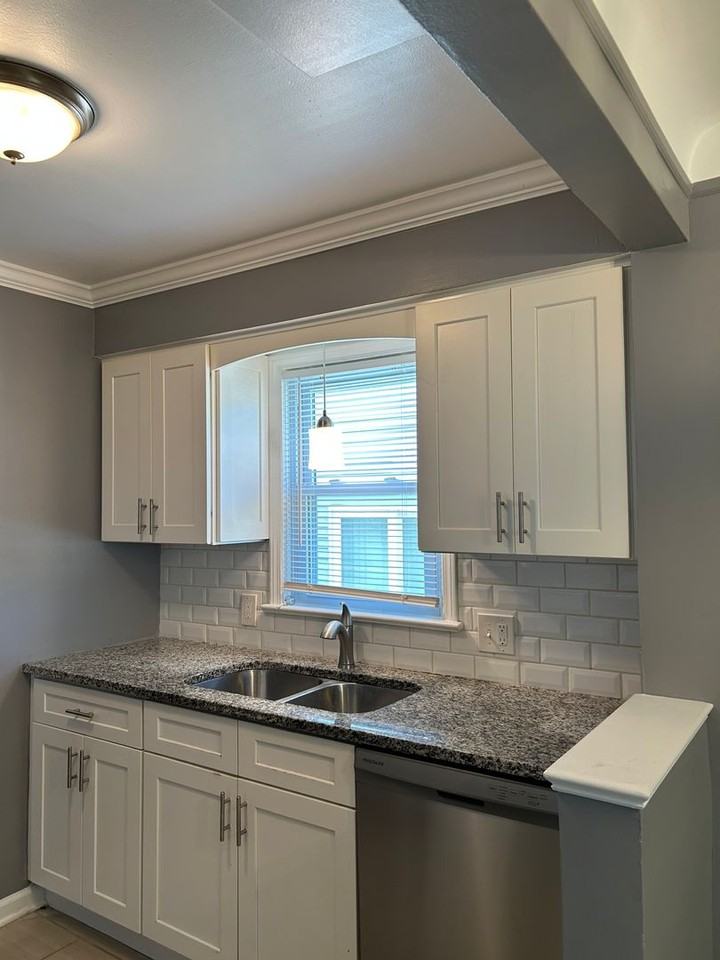 4126 Hinsdale Rd - Photo 3 of 50