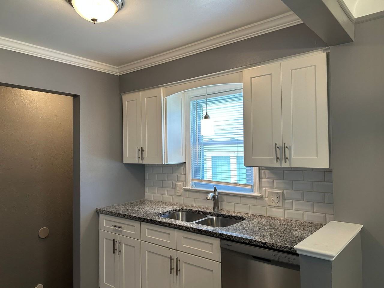 4126 Hinsdale Rd - Photo 5 of 50