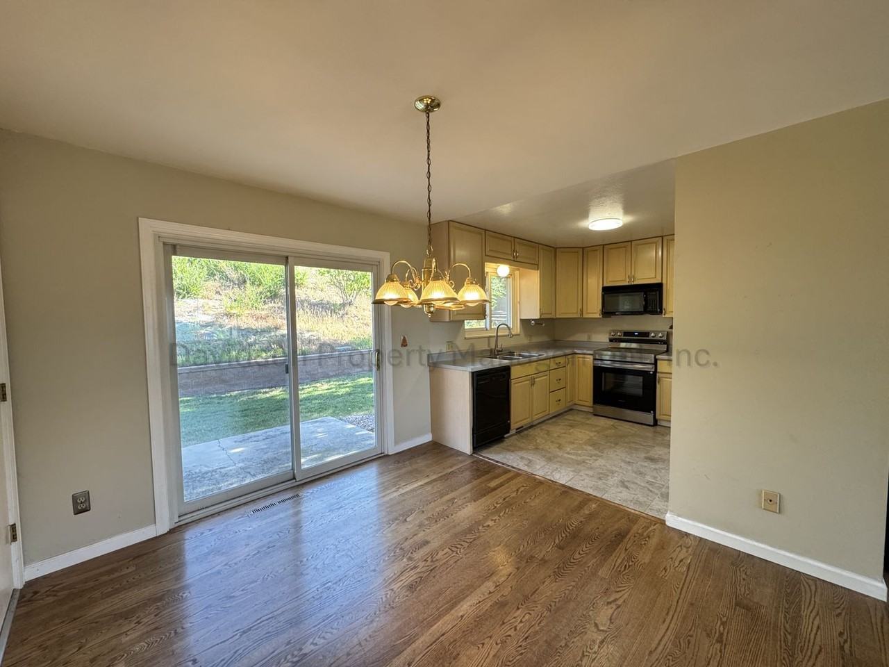 1429 Auburn Dr - Photo 5 of 15