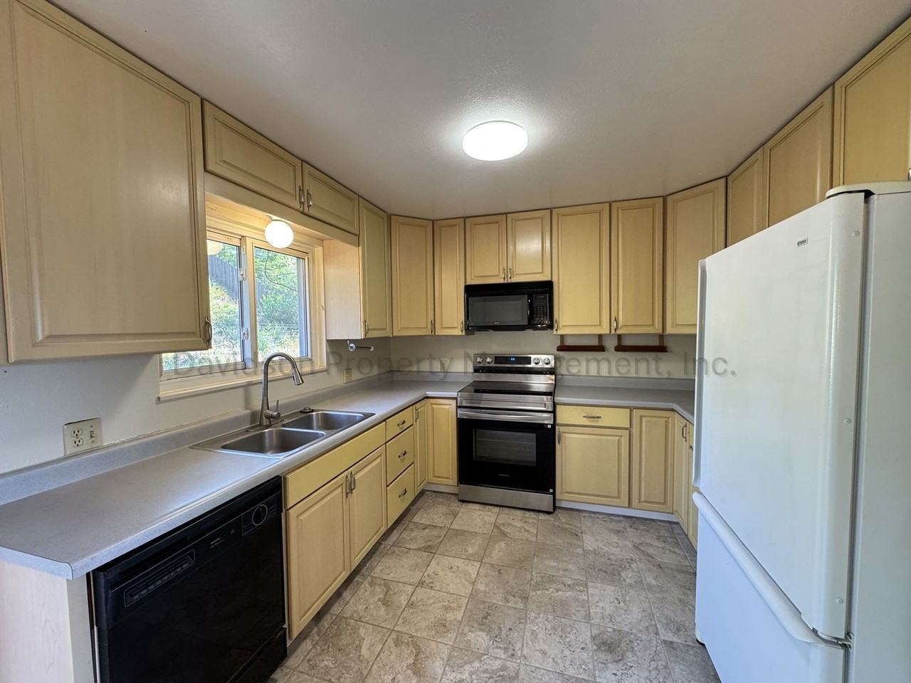 1429 Auburn Dr - Photo 6 of 15