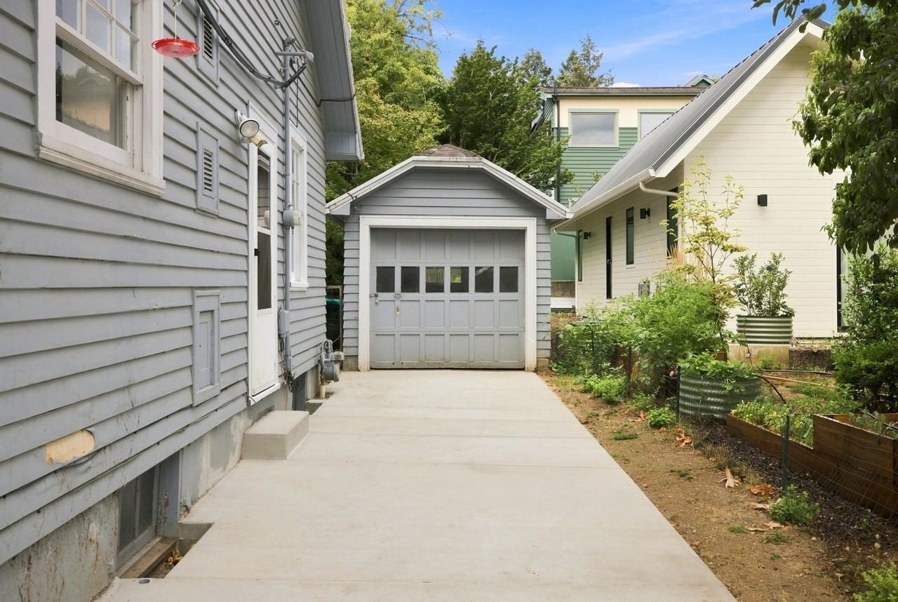 6521 Se 16th Ave - Photo 3 of 23