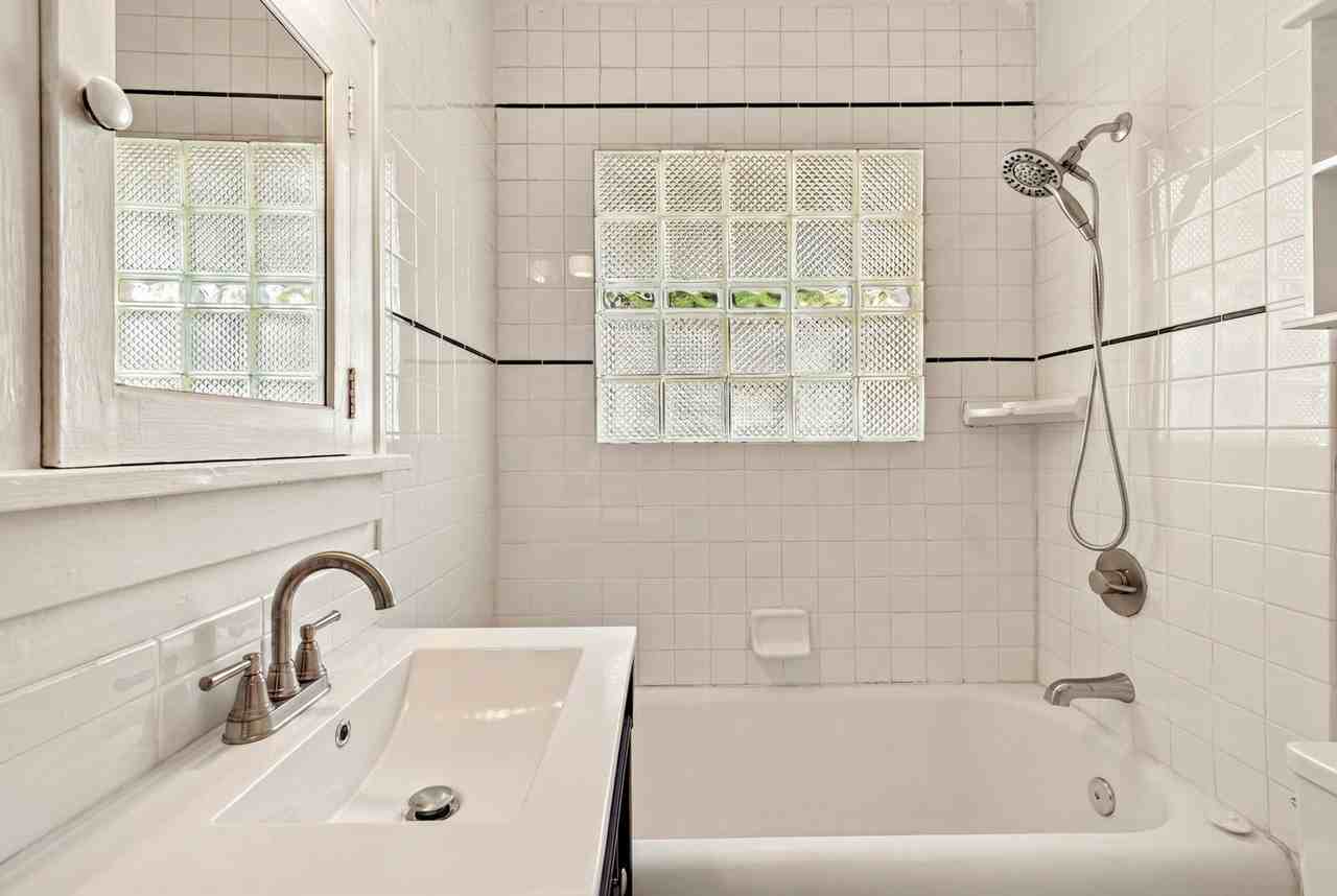 6521 Se 16th Ave - Photo 7 of 23