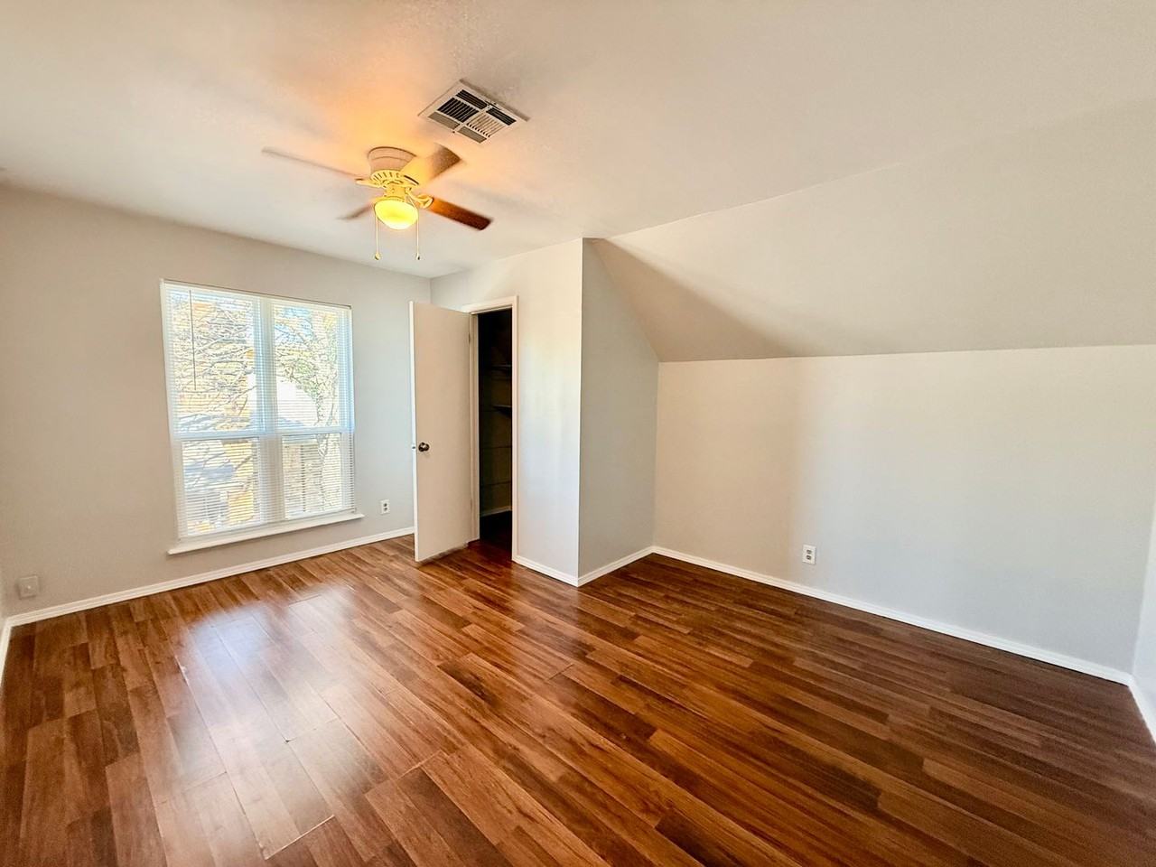 137 E K Pl - Photo 5 of 22