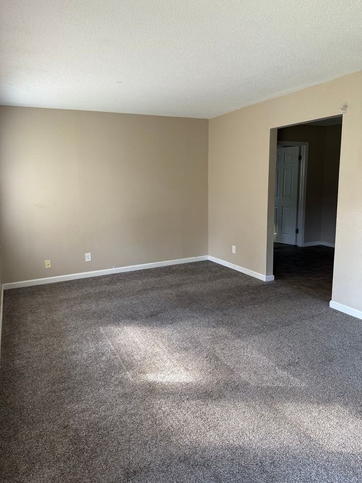 50 Fenwick Dr - Photo 2 of 10