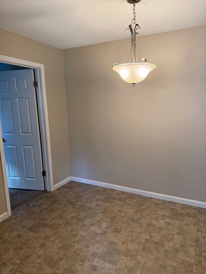 50 Fenwick Dr - Photo 3 of 10