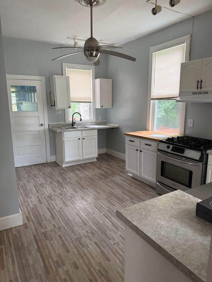 7048 Raymond Ave - Photo 3 of 9