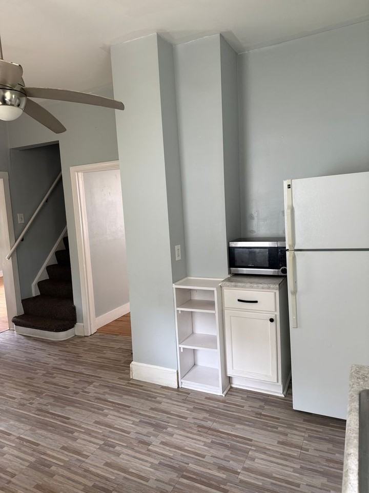 7048 Raymond Ave - Photo 4 of 9