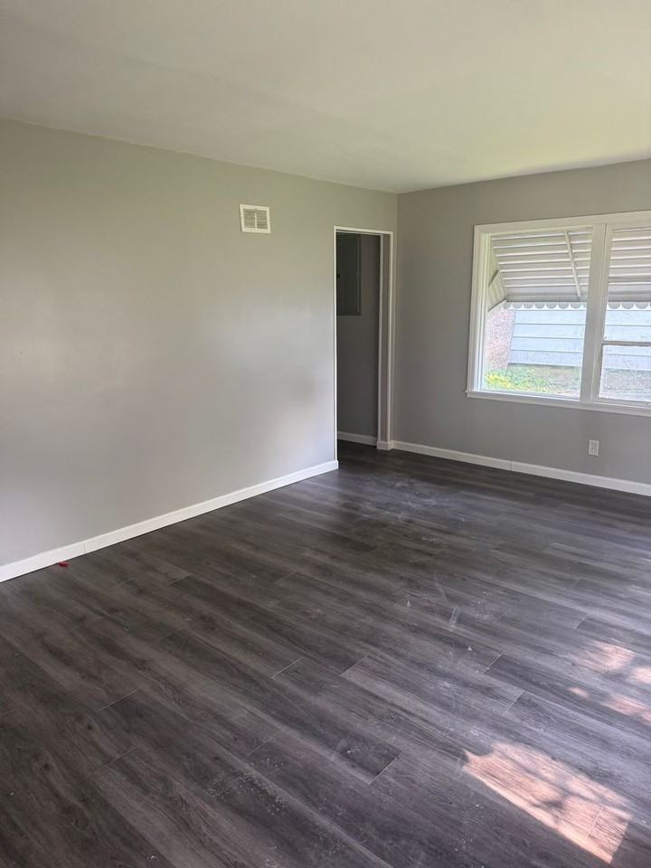 4318 Rozier Dr - Photo 3 of 6