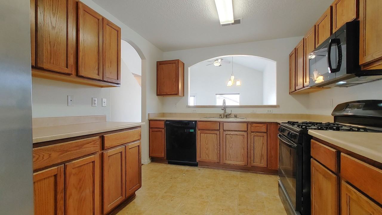 2105 Margarita Dr Se - Photo 4 of 21