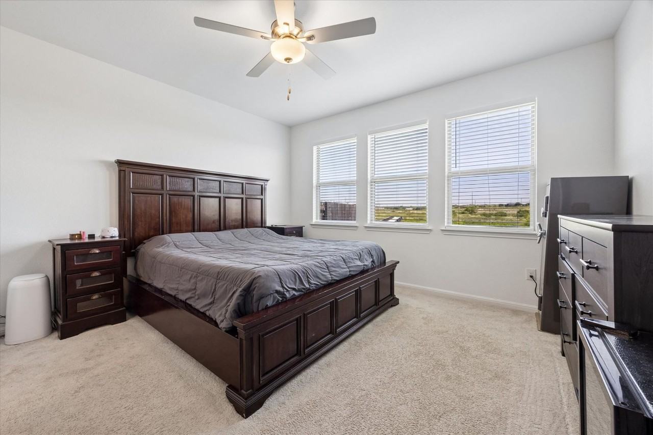 685 Papaya Dr - Photo 5 of 12