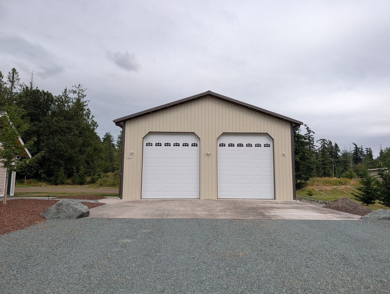 13837 Bayview Rd - Photo 2 of 19