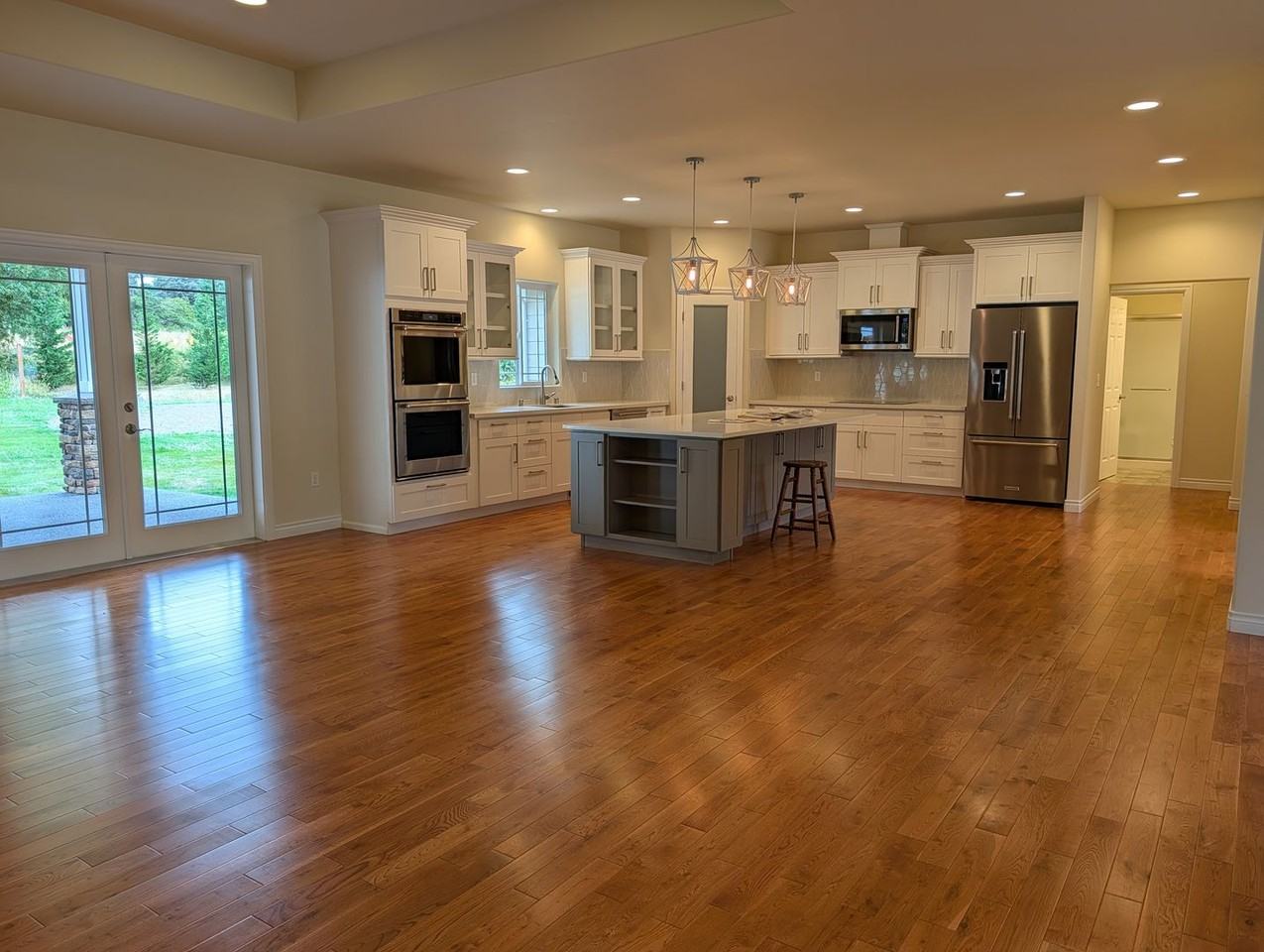 13837 Bayview Rd - Photo 3 of 19