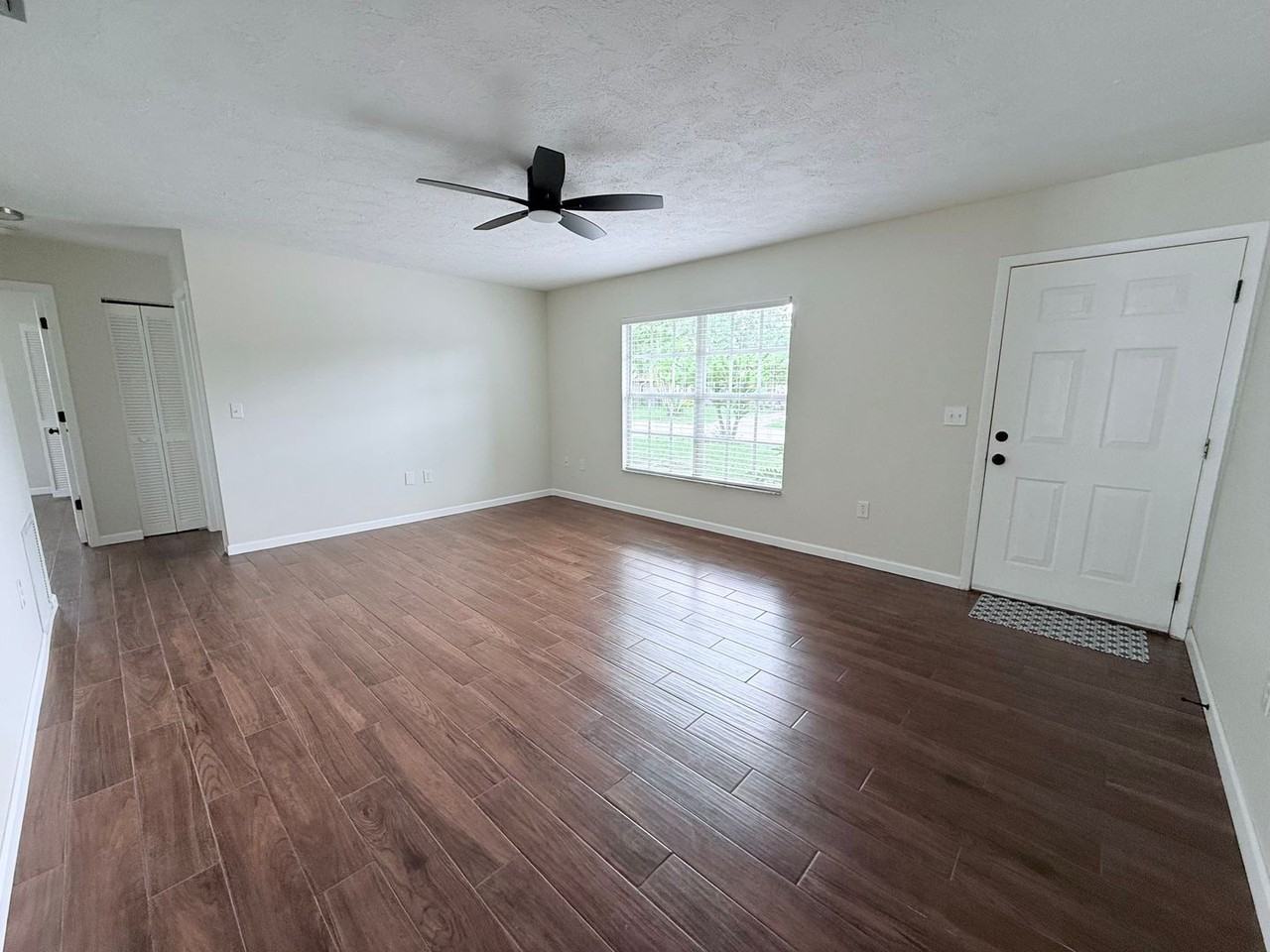 2953 Oak St - Photo 4 of 25