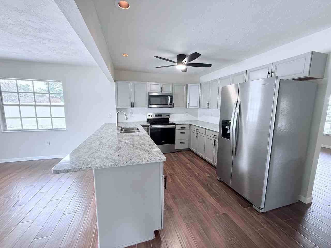 2953 Oak St - Photo 5 of 25