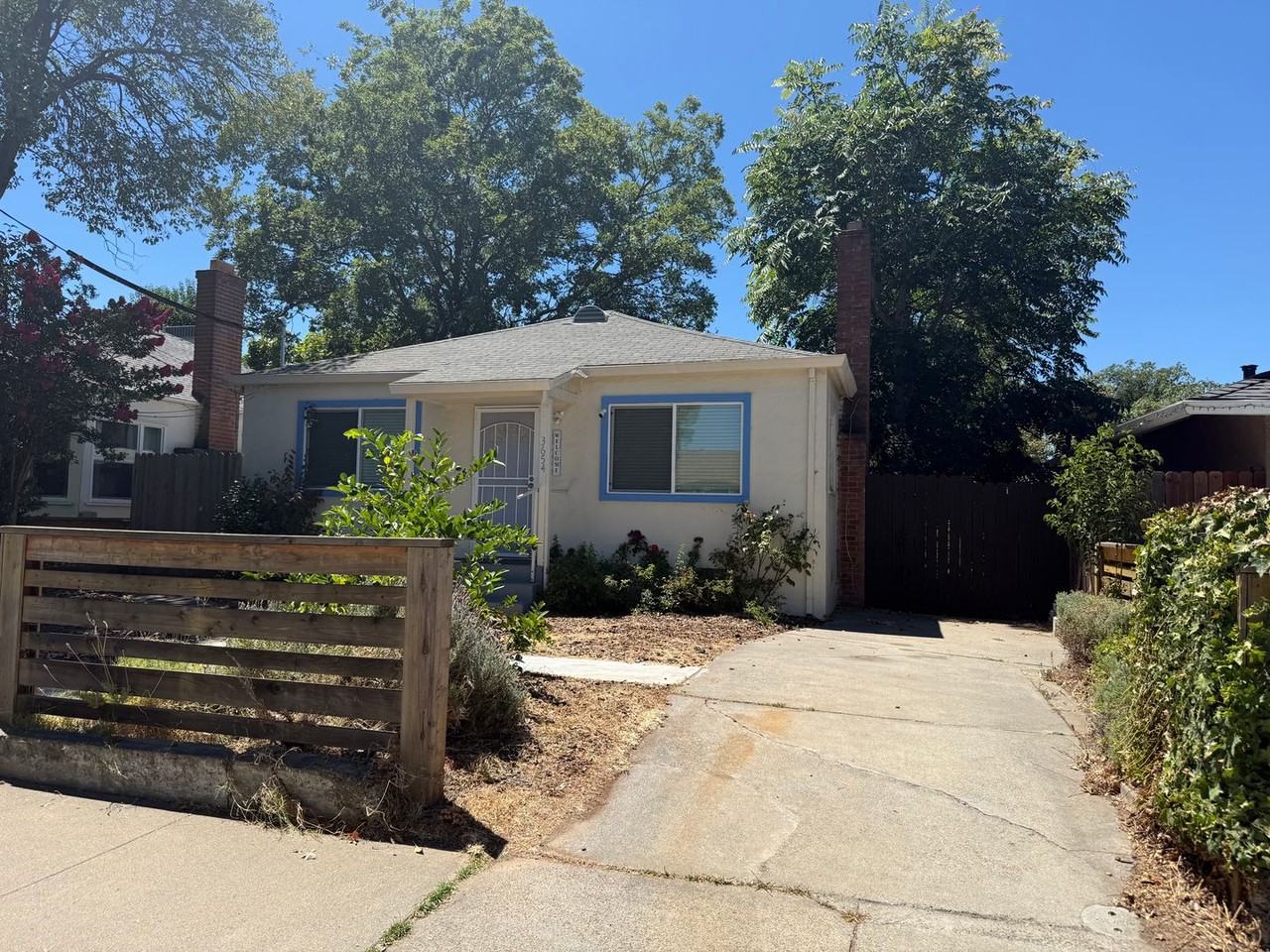3654 52nd St - Photo 2 of 9