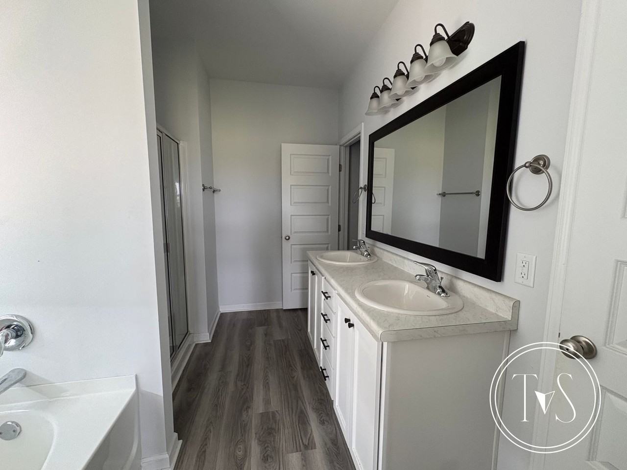 1661 Arnold Dr Se - Photo 6 of 13
