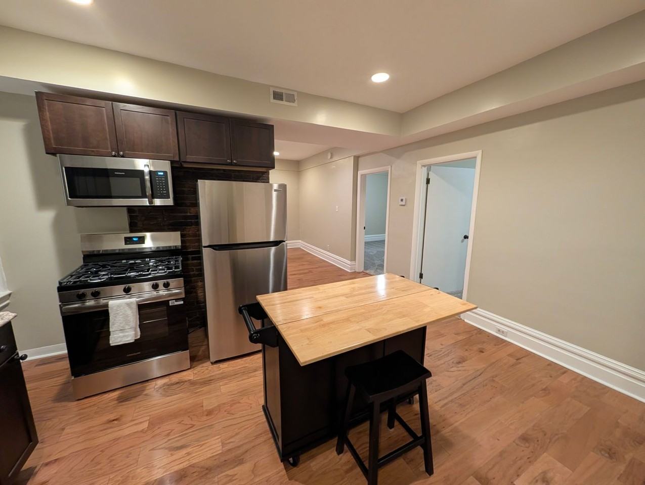 121 Grandview Ave - Photo 4 of 19