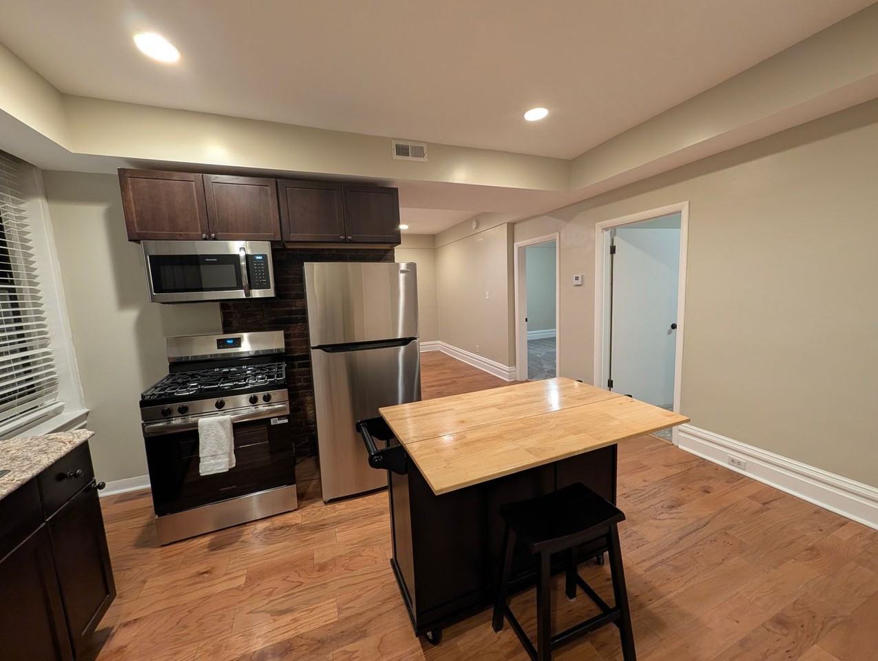 121 Grandview Ave - Photo 5 of 19