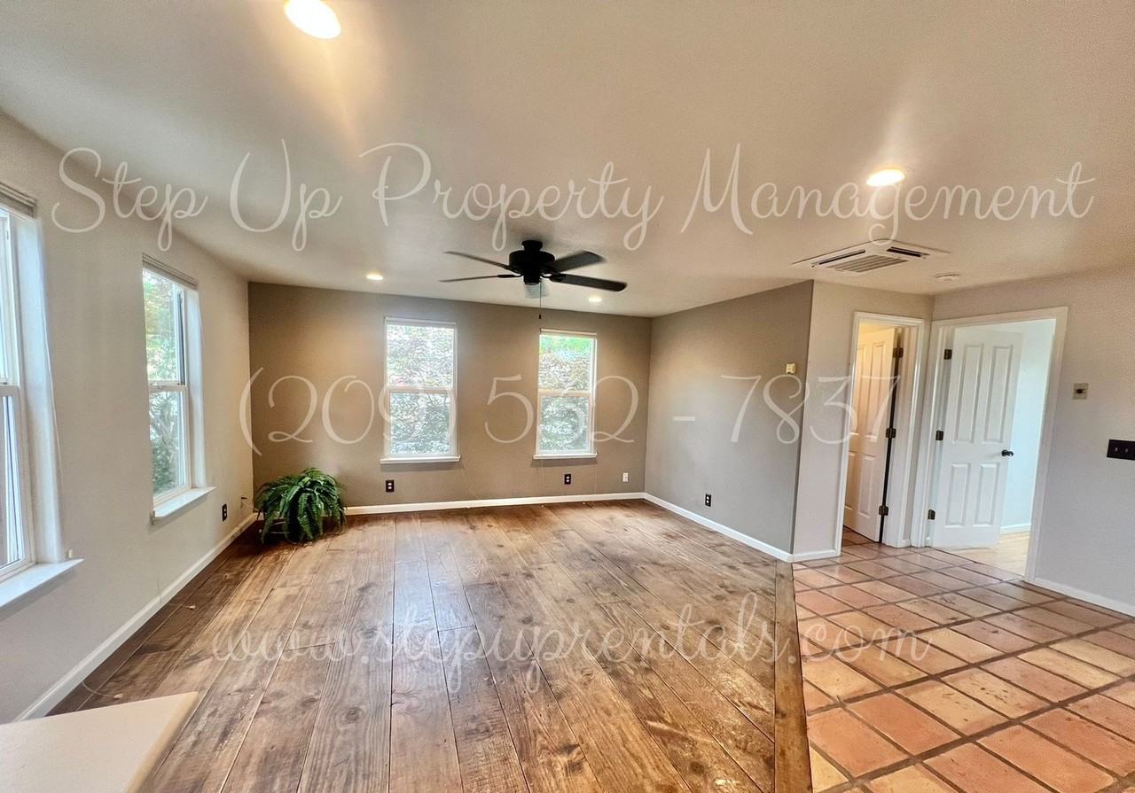 816 Oneida St - Photo 3 of 16