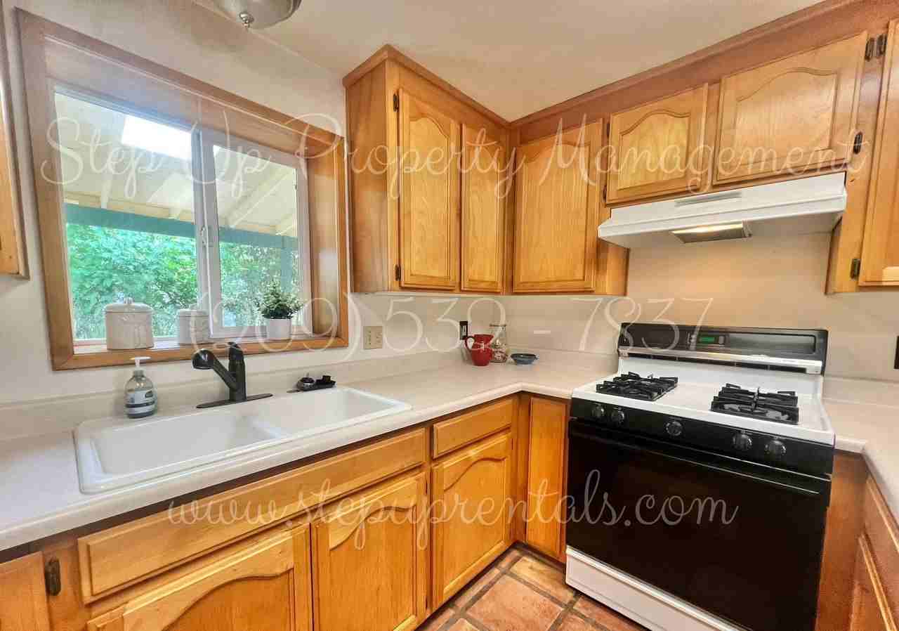 816 Oneida St - Photo 7 of 16