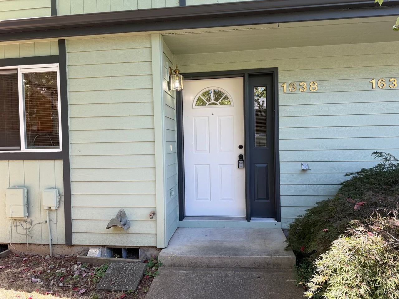 1638 Fetters Loop - Photo 3 of 35