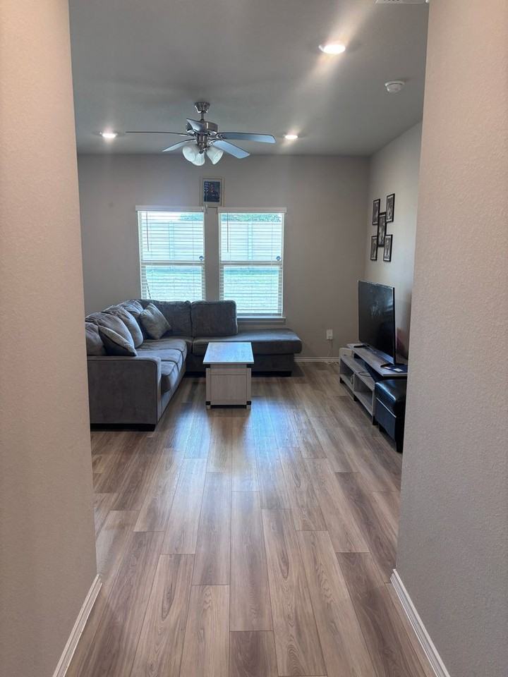 2702 Wigeon Way - Photo 5 of 17