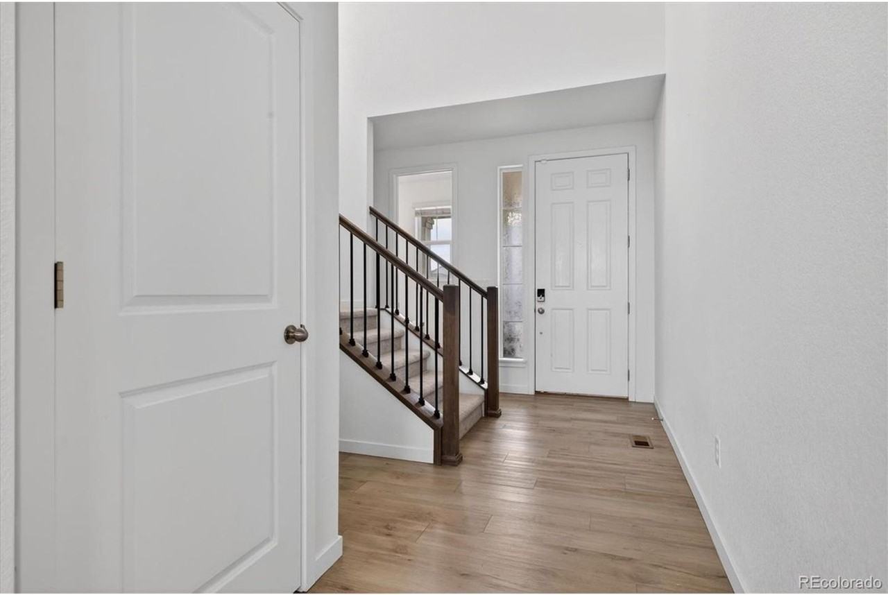 11029 Ursula St - Photo 4 of 32