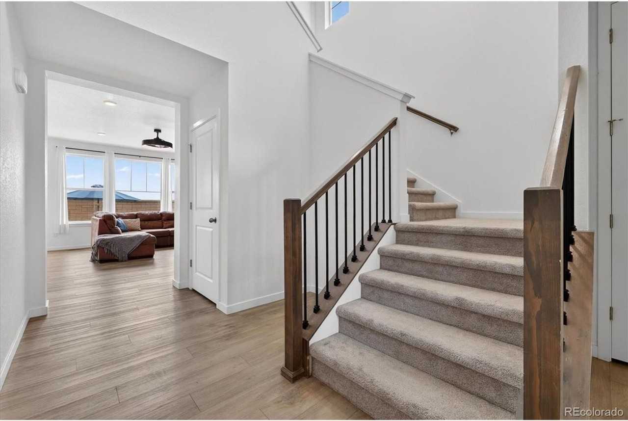 11029 Ursula St - Photo 5 of 32