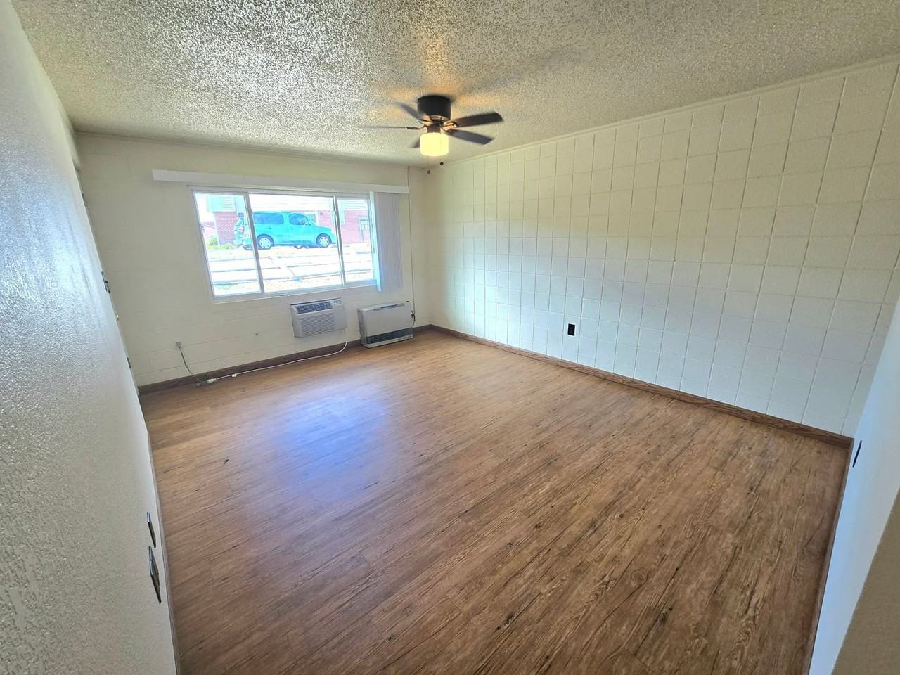 706 2nd St - Photo 4 of 12
