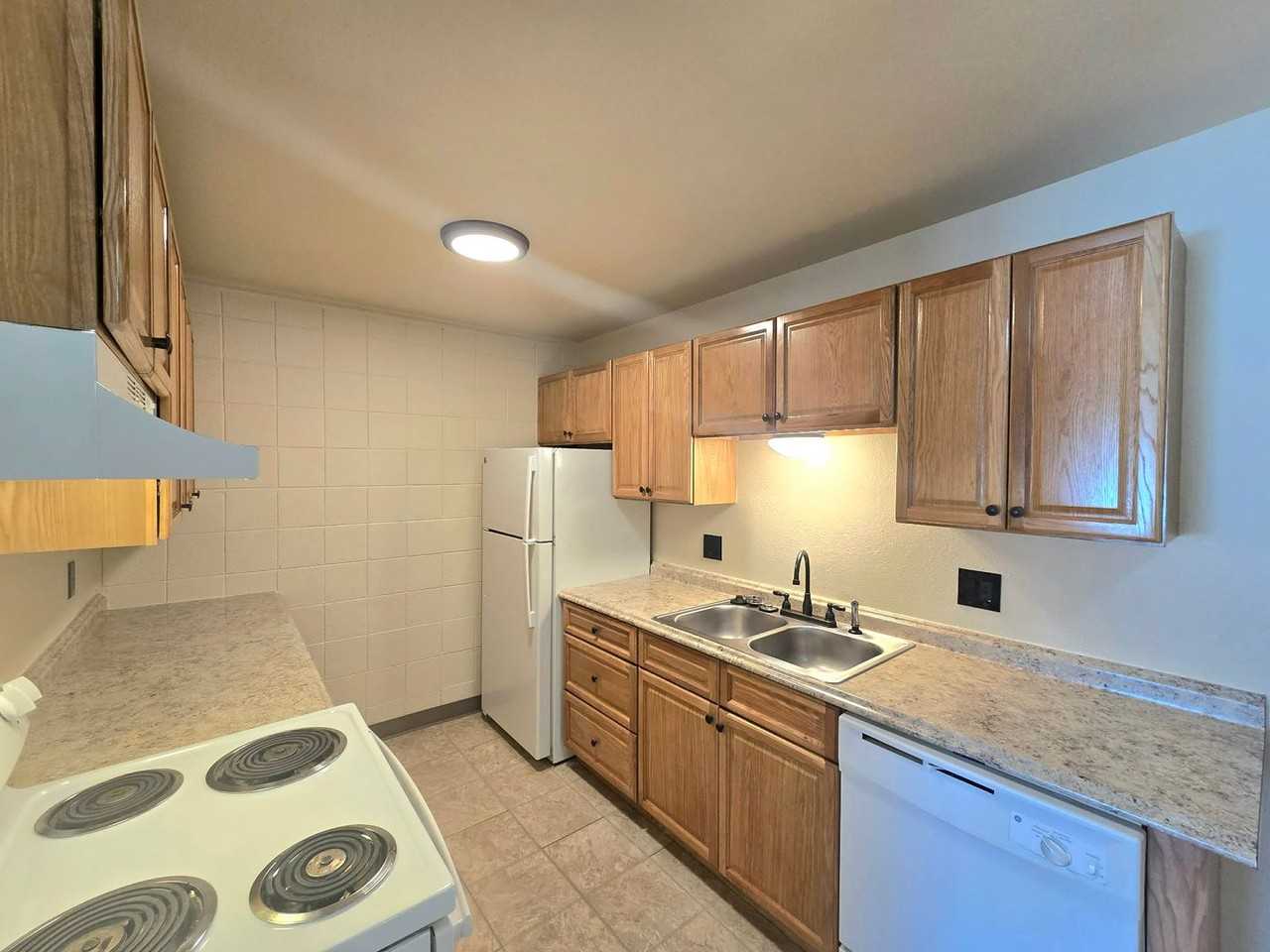 706 2nd St - Photo 5 of 12