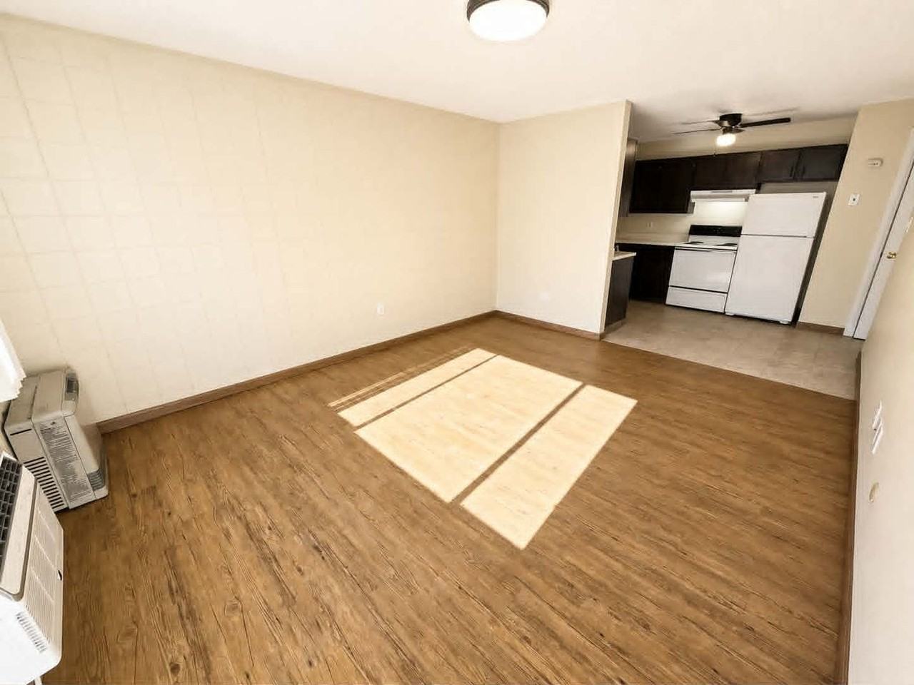 724 2nd St - Photo 3 of 8